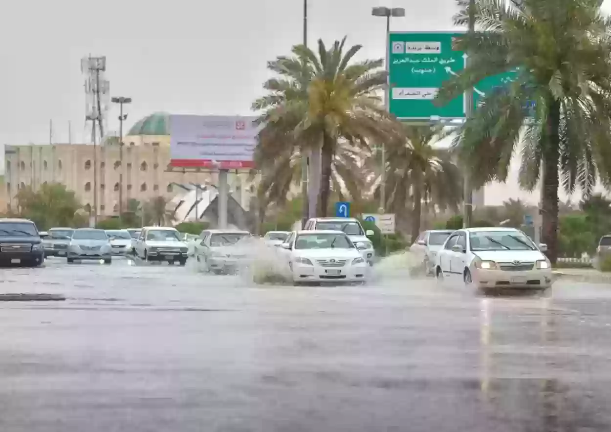 أمطار غزيرة في سماء السعودية